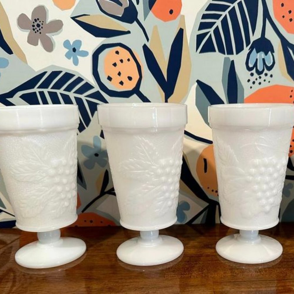 𝅺VINTAGE Colony Grape Harvest White Milk Glass Wine Goblets (set of 4) Hocking